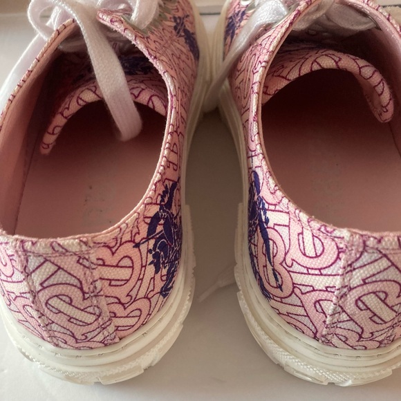 Burberry SZ 7.5 Pink Women's lace up Sneakers Equestrian Knight design - Picture 2 of 16